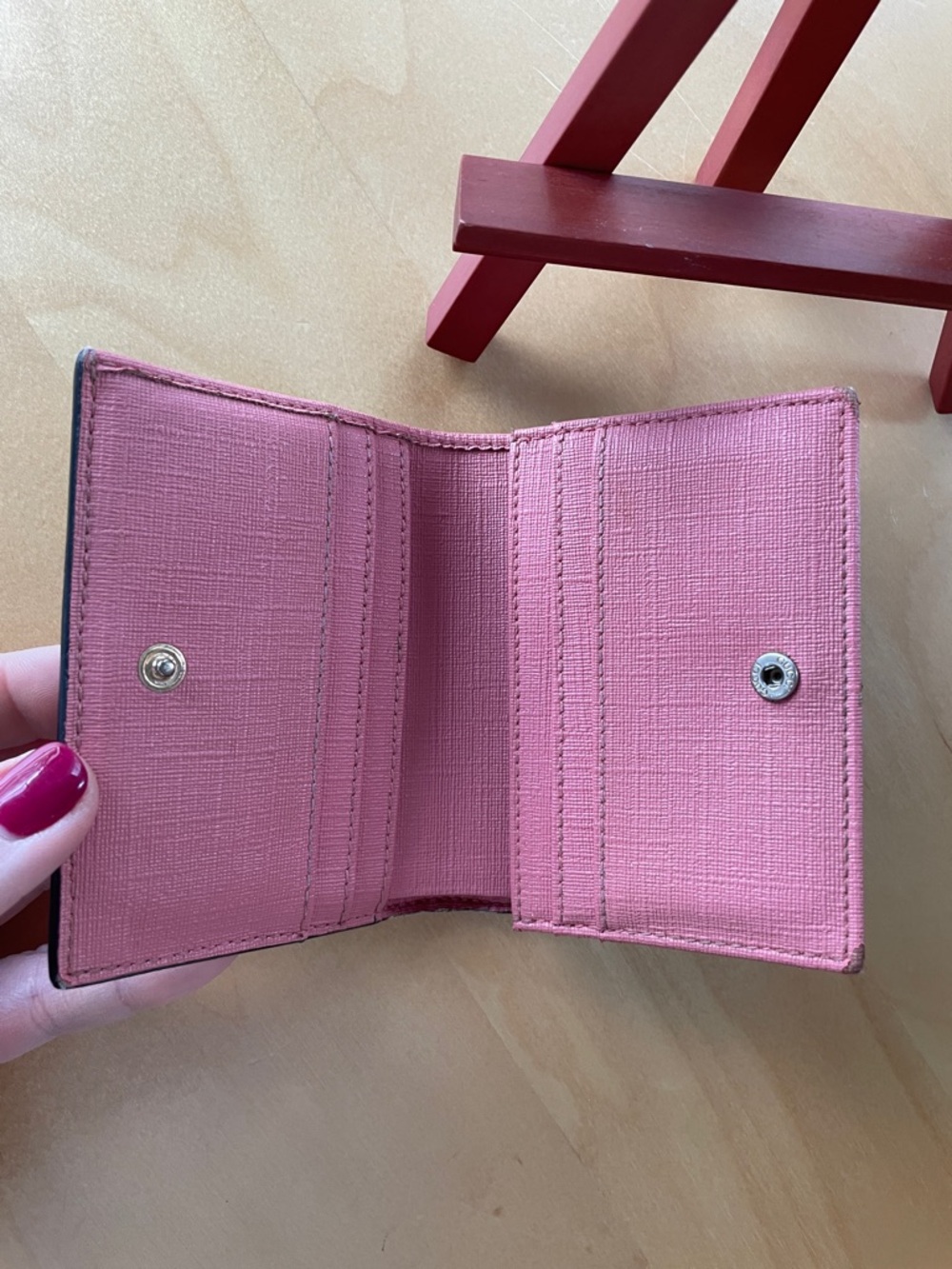 Gucci Beige GG Supreme Canvas Card Slot Walket Pink Lip Patch Eye & Star Accents - Picture 7 of 17